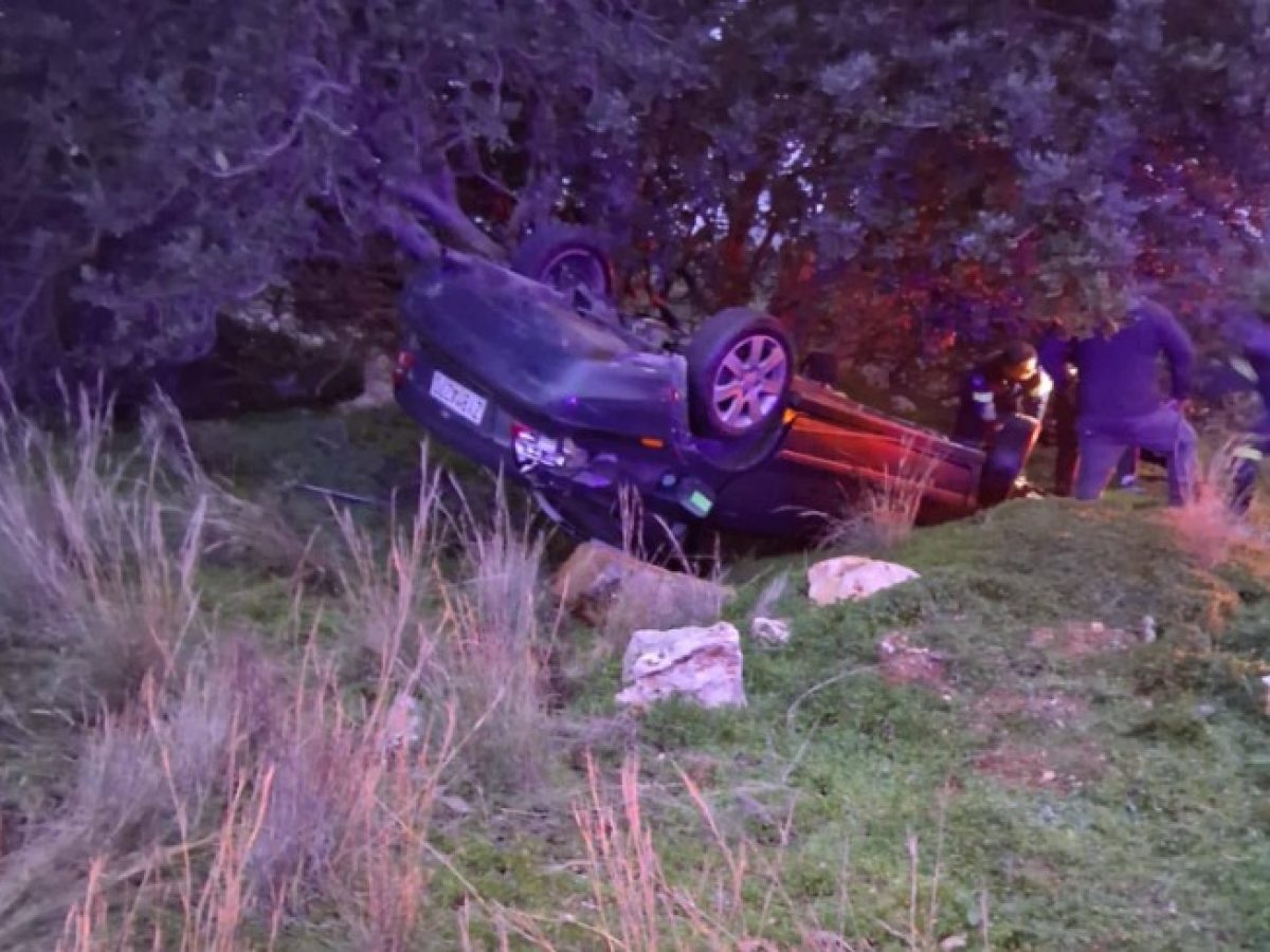 Ιεράπετρα: Στο νοσοκομείο μητέρα με τα δύο παιδιά της μετά από ανατροπή ΙΧ (εικόνες)