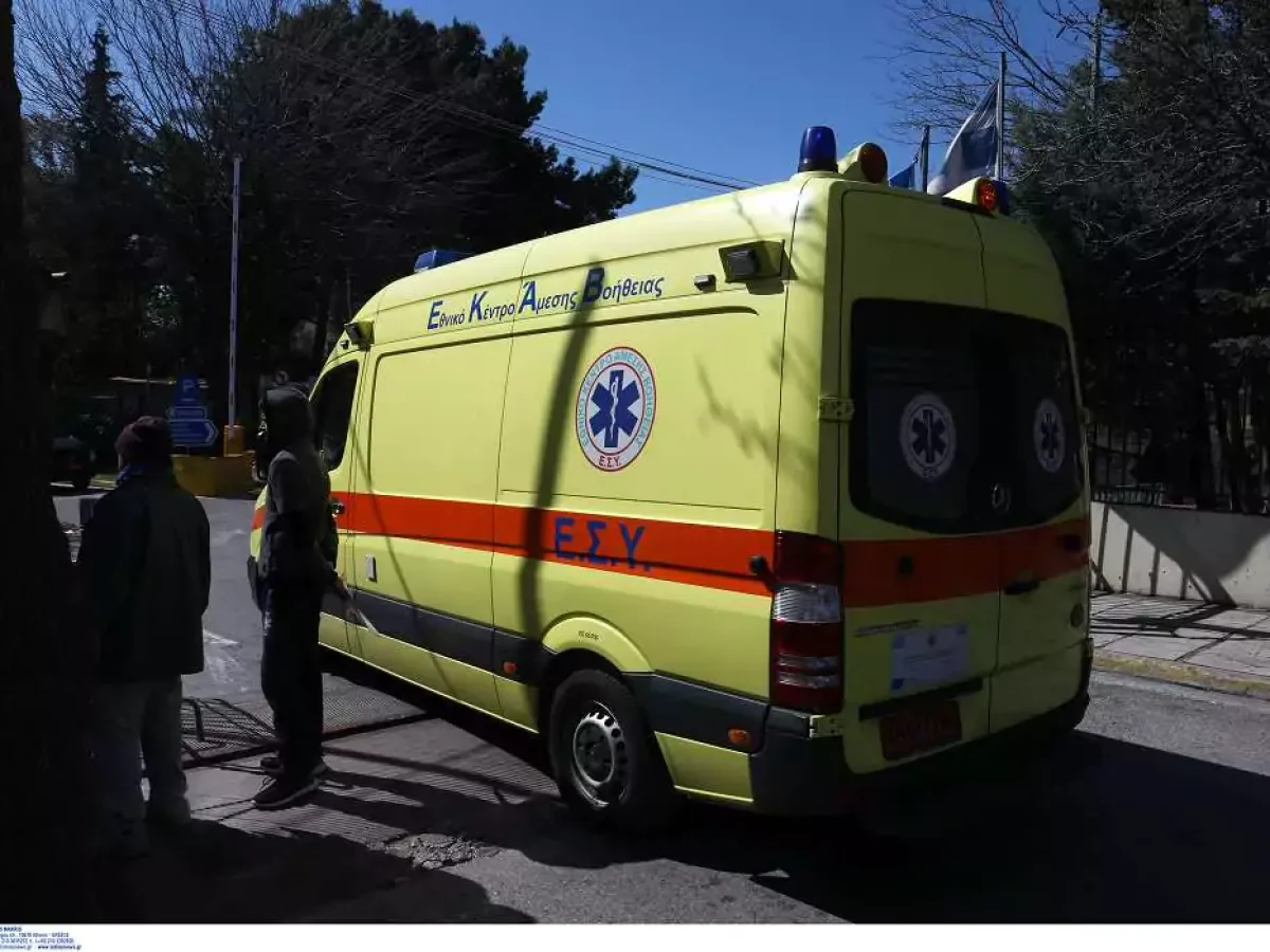 Ηλεία: Αυτοκίνητο καρφώθηκε σε ελιές – Στο νοσοκομείο 19χρονος