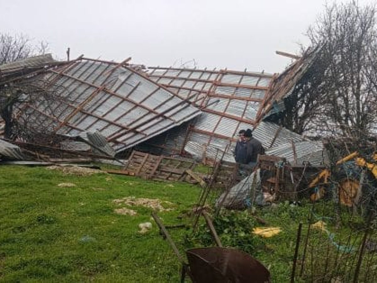 Ηλεία: Μεγάλες ζημιές από ανεμοστρόβιλο στην Πηνεία