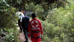 ilikiomenos-anasirthike-choris-tis-esthisis-1