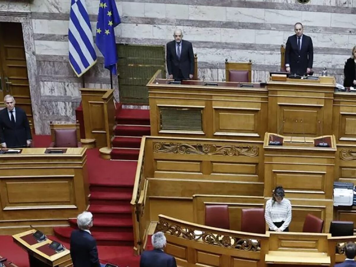 Ίμια: Ενός λεπτού σιγή στη Βουλή – «Ο Τάκης καμαρώνει από ψηλά για τη φρεγάτα Κίμων», είπε ο αδερφός του Βλαχάκου