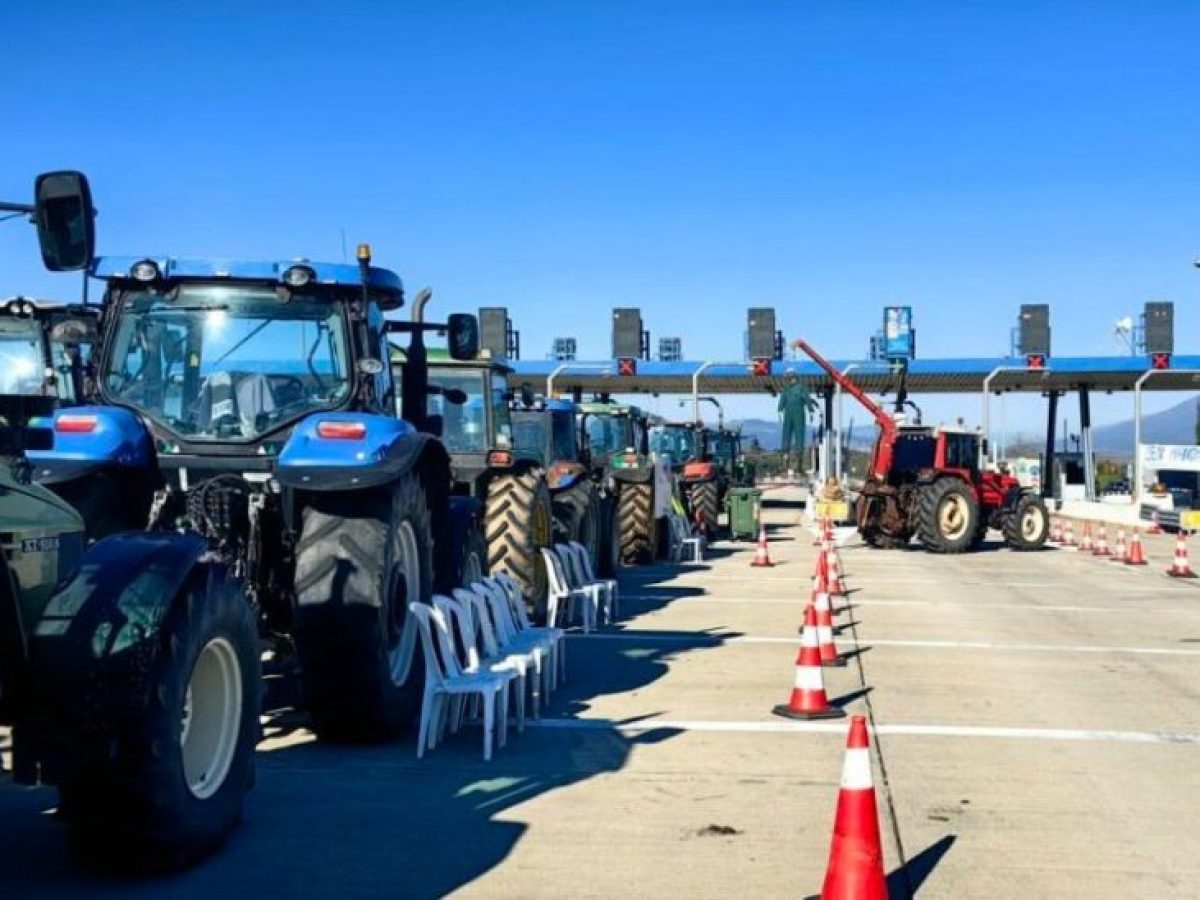 Ιόνια Οδός: Οι Αγρότες από το μπλόκο του Αγγελοκάστρου άνοιξαν τα διόδια – Όσα αναφέρει η ΕΛ.ΑΣ.