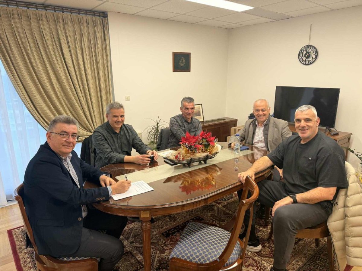 Υπογράφηκε η σύμβαση για το νέο κλειστό γυμναστήριο τύπου «μπαλόνι» στο Αθλητικό Κέντρο Κορίνθου