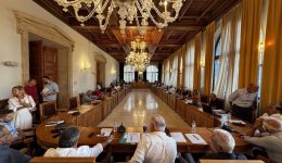 iraklio-i-dipli-sinedriasi-tou-1