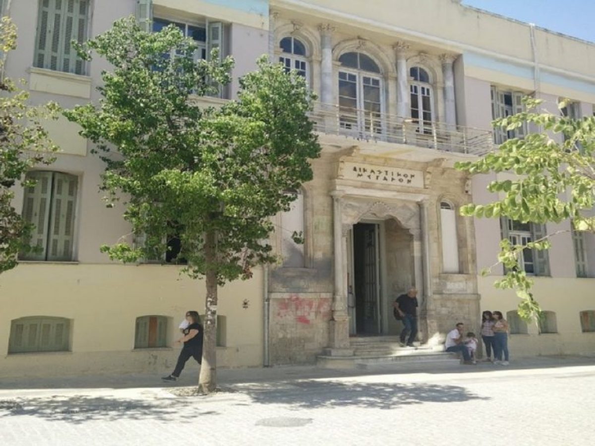 Ηράκλειο: Στον ανακριτή η μητέρα που κατηγορείται για ενδοοικογενειακή βία