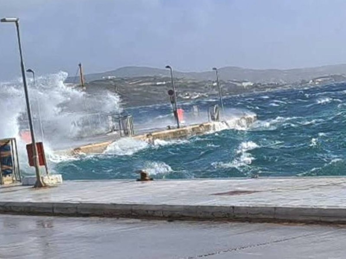 Ισχυροί άνεμοι και κύματα “λούζουν” την παραλιακή ζώνη του Αδάμαντα (Photos)