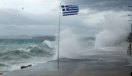 ischiri-anemi-plittoun-tis-thalasses