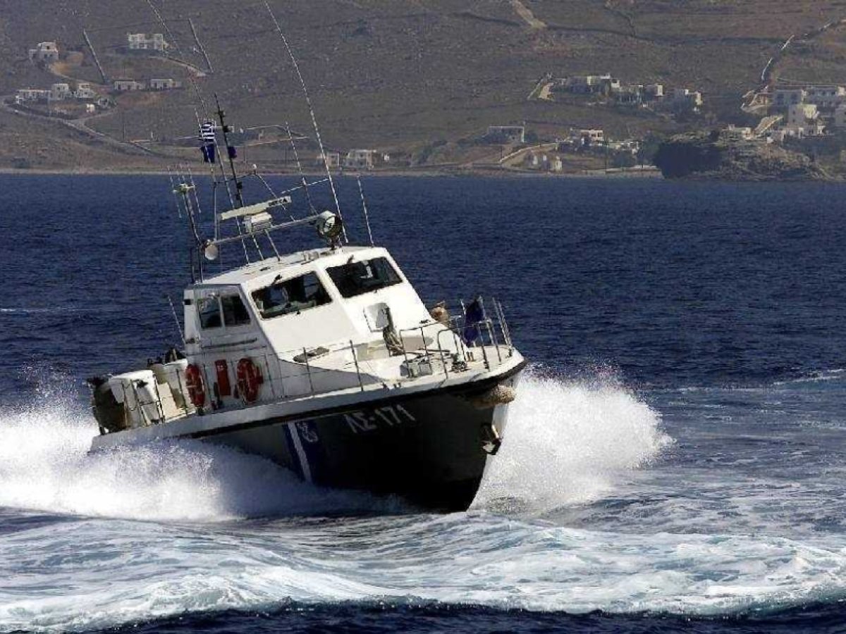 Ιστιοφόρο γερμανικής σημαίας «τσακίστηκε» σε βράχια στον Αρχάγγελο