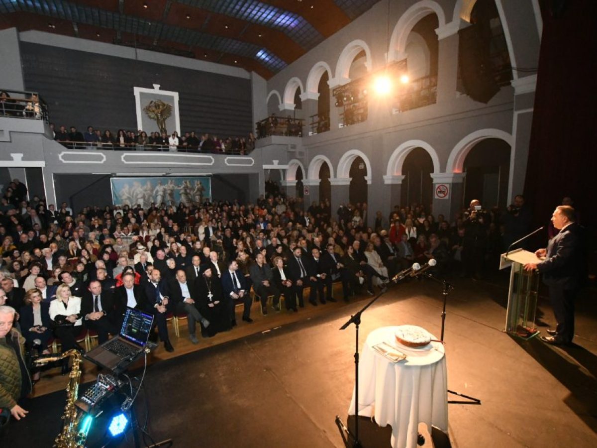 Κ. Σβόλης: Ναι, θα είμαι υποψήφιος δήμαρχος το 2028 – Κατάμεστο το Royal στην κοπή πίτας της παράταξης “Πάτρα Ενωμένη” (ΦΩΤΟ)