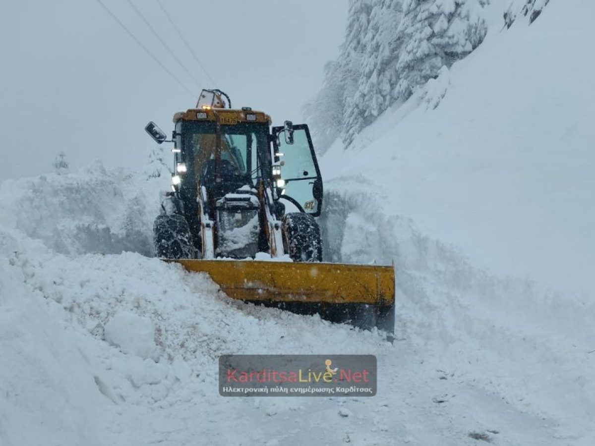 Κ. Τέλιος: Επιχειρούν 35 μηχανήματα – Ξεπέρασε το 1 μέτρο το χιόνι στους αυχένες της Αργιθέας