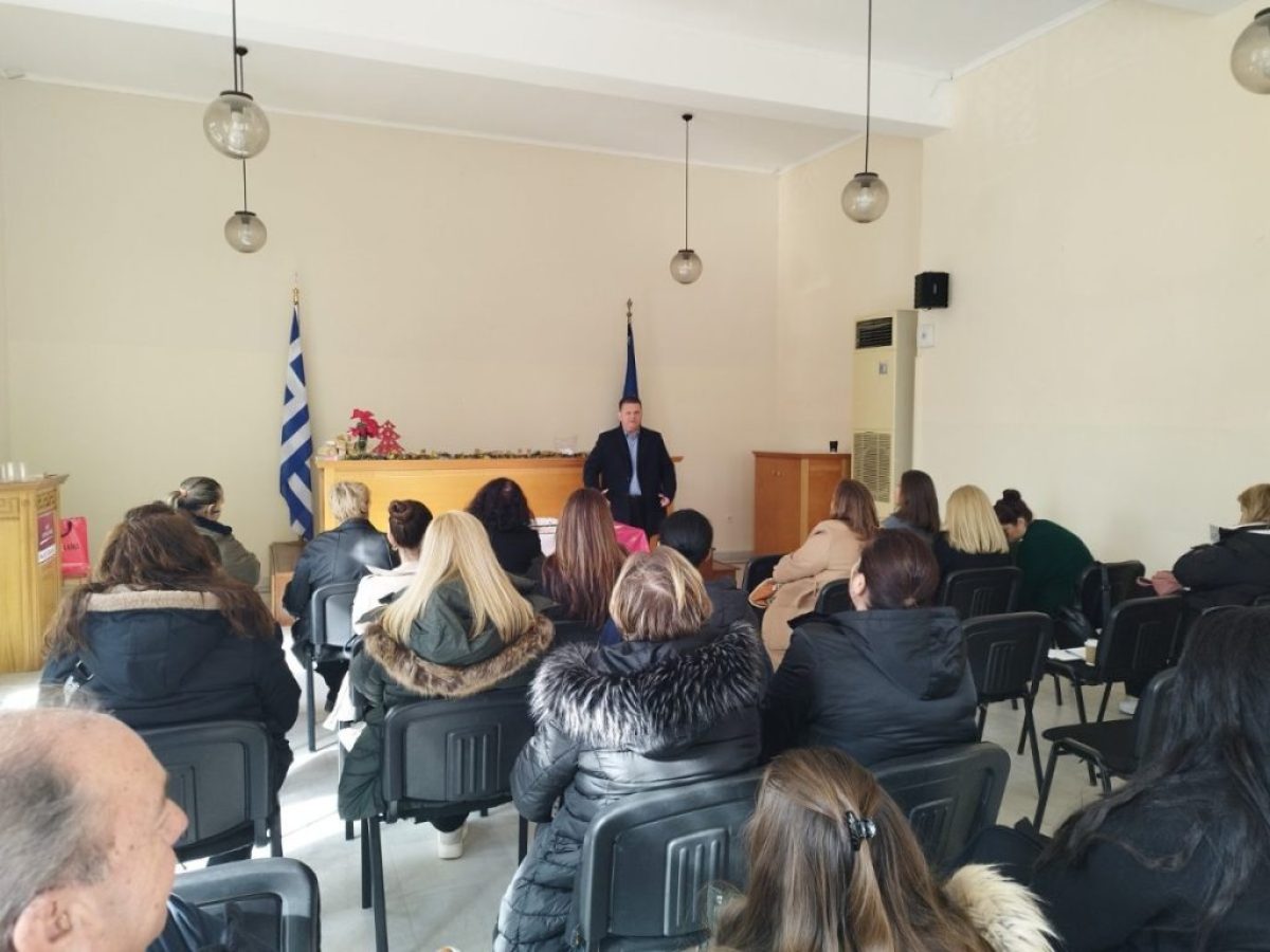 Κ. Αχαΐα: Οι σχολικές καθαρίστριες έκοψαν την πίτα τους