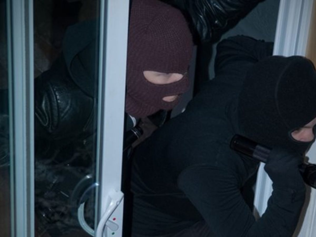 Καλαμάτα: Κλέφτες ακινητοποίησαν ηλικιωμένο  και συνέχισαν να ερευνούν το σπίτι του