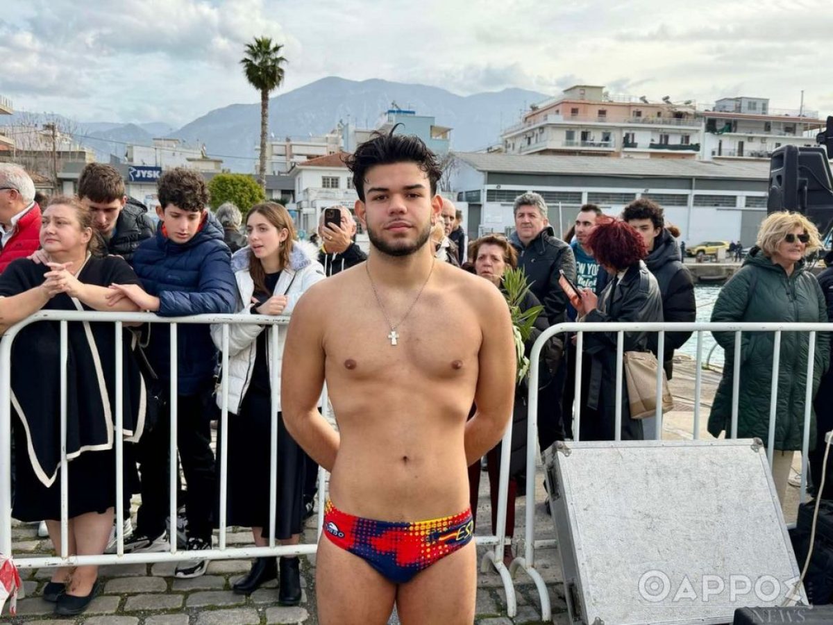 Καλαμάτα: Ο 16χρονος Ιωάννης Ζησιμόπουλος έπιασε τον Τίμιο Σταυρό