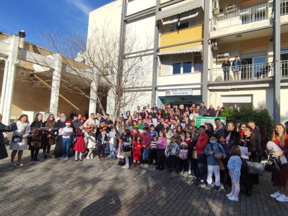 Κάλαντα από τη Νεανική Κίνηση της ενορίας του Αγίου Αχιλλίου Λαρίσης (ΦΩΤΟ)