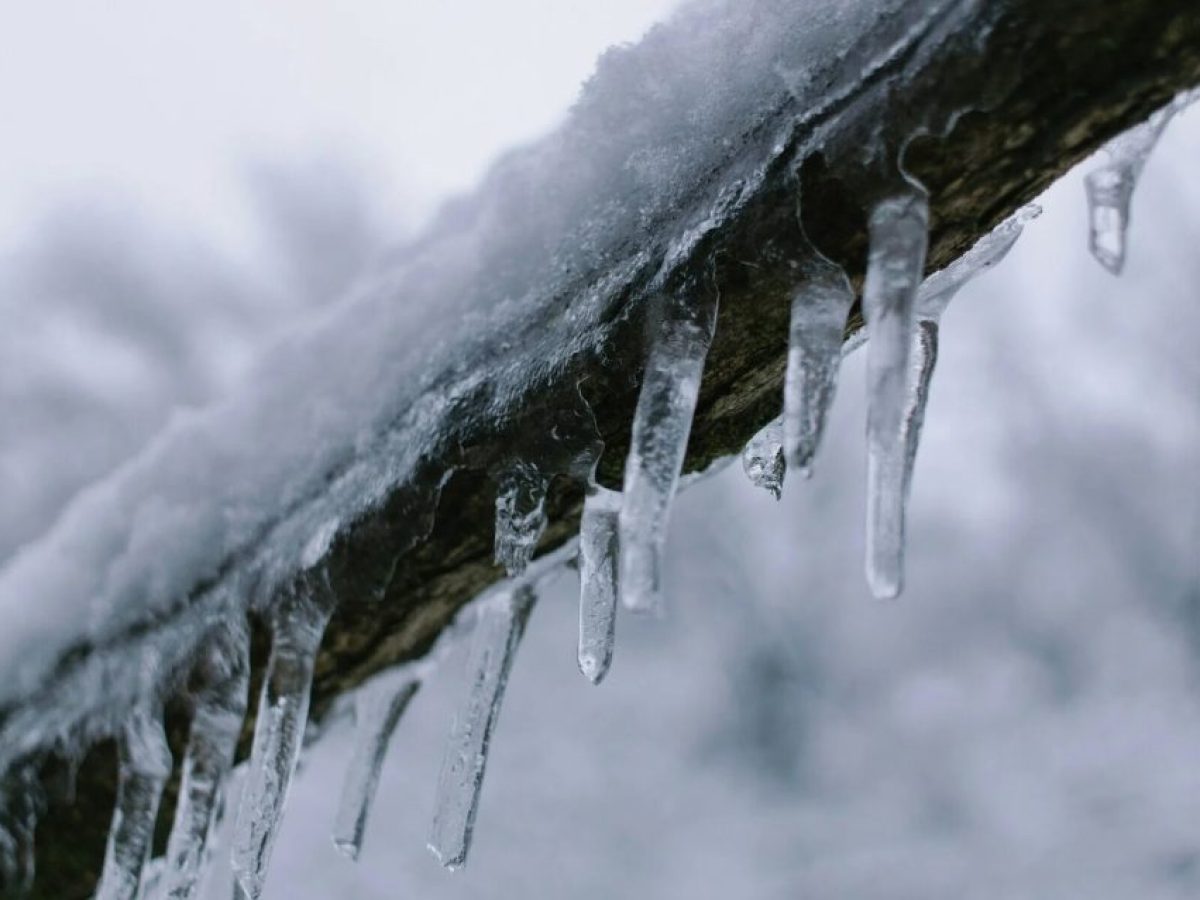 Κατακόρυφη πτώση θερμοκρασιών στη Δυτική Μακεδονία: Οι κάτοικοι αντιμετωπίζουν κύμα ψύχους