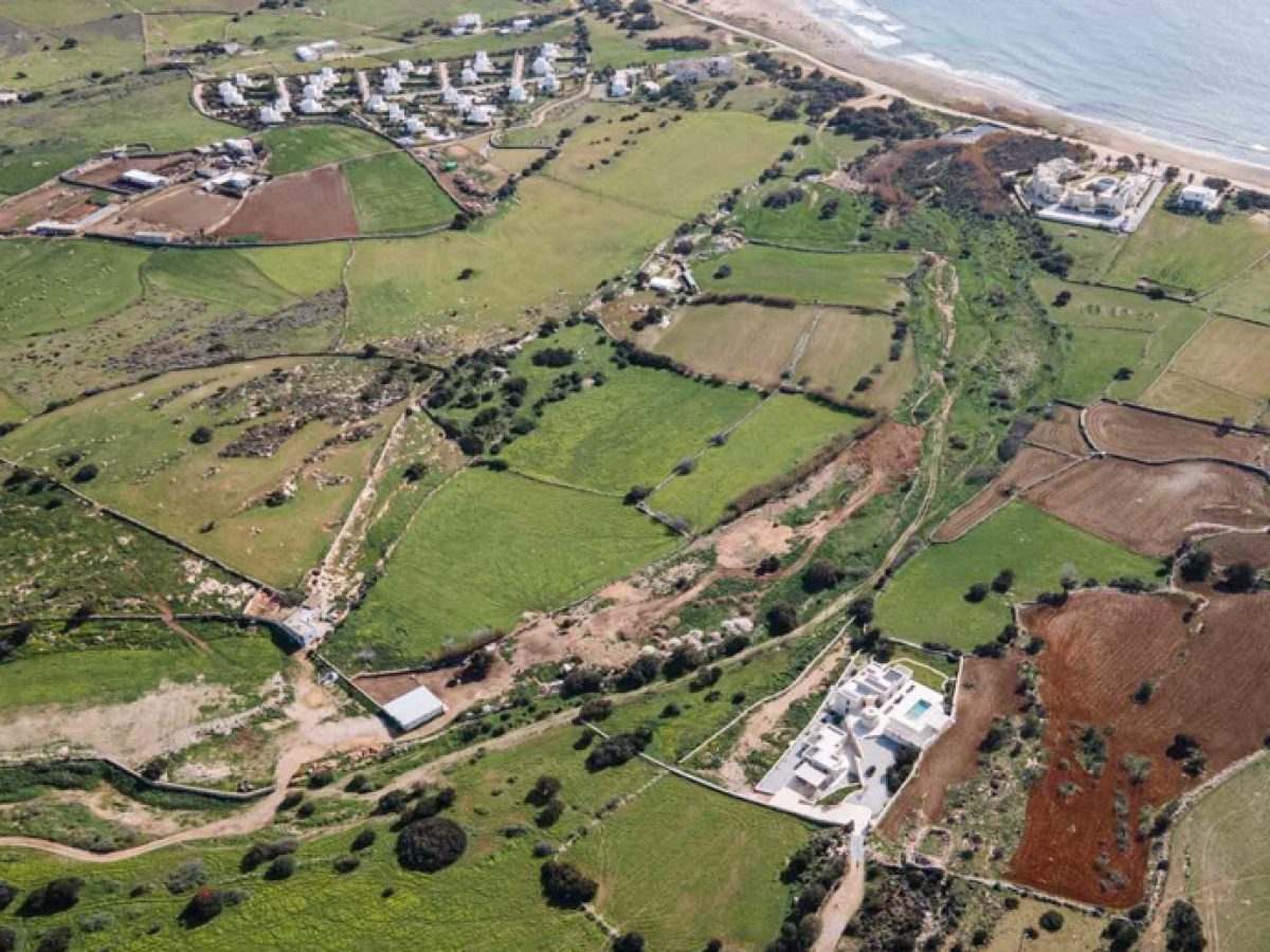 Καταγγελία για μπαζώματα στην κοίτη χειμάρρου στο Πυργάκι Νάξου – Παρέμβαση από το Κίνημα «Σώστε τις παραλίες της Νάξου»