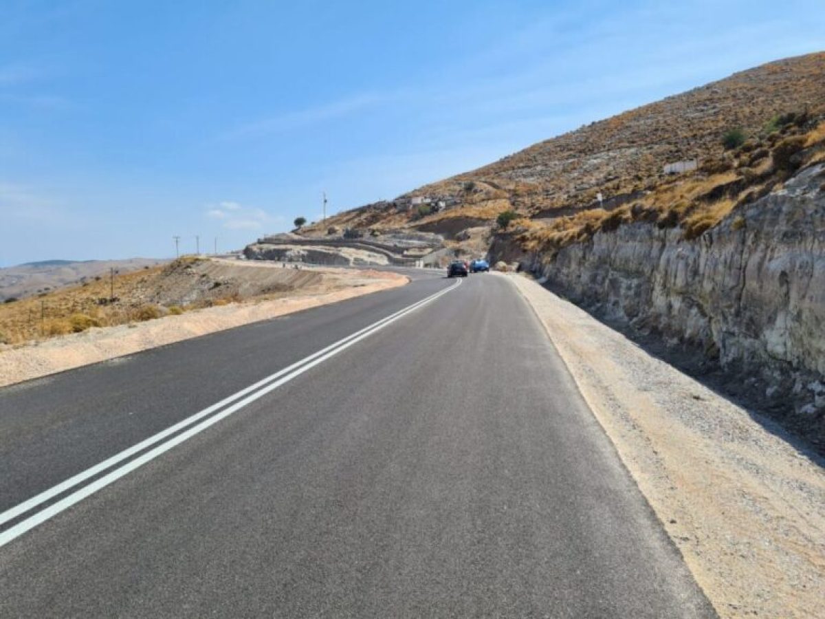 Κατάντησε ανέκδοτο:Συνεχίζονται οι εργασίες στον νέο δρόμο Καλλονής–Σιγρίου έως 31-03-2026