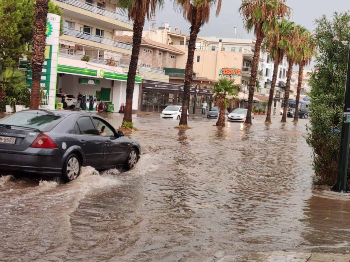 Καταιγίδες και έντονα φαινόμενα σε Βάρη Βούλα Βουλιαγμένη