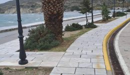 katharizete-i-paraliaki-zoni-Αdamanta