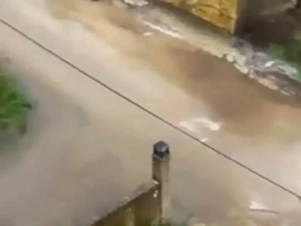 Κάτω Νεοχωρόπουλο: Πλημμύρες μετά τα έργα στη γέφυρα – Καταγγελίες για αδράνεια (video)