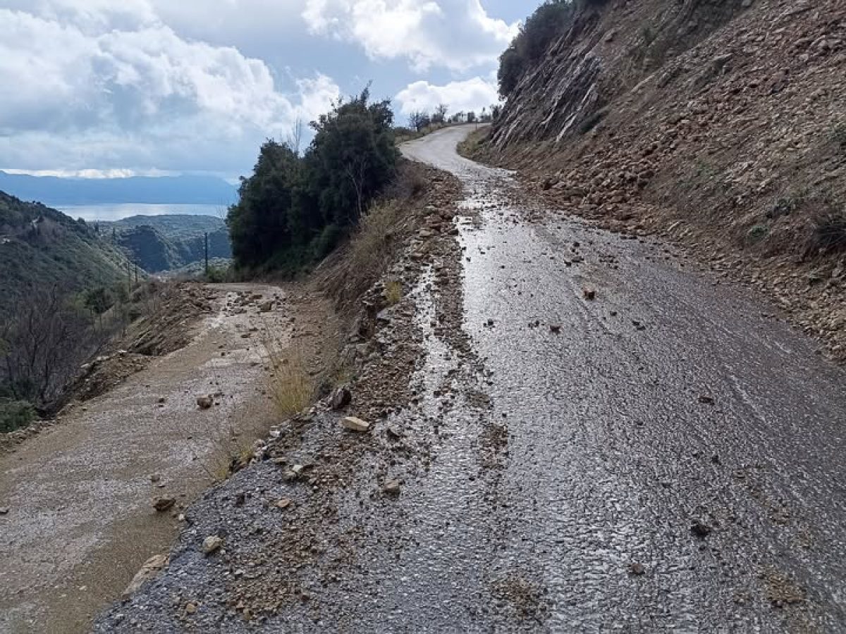 Κατολισθήσεις στον δρόμο Κυρα-Βγενα _Περιστέρι|  Άμεση η παρέμβαση του Δήμου Αγρινίου