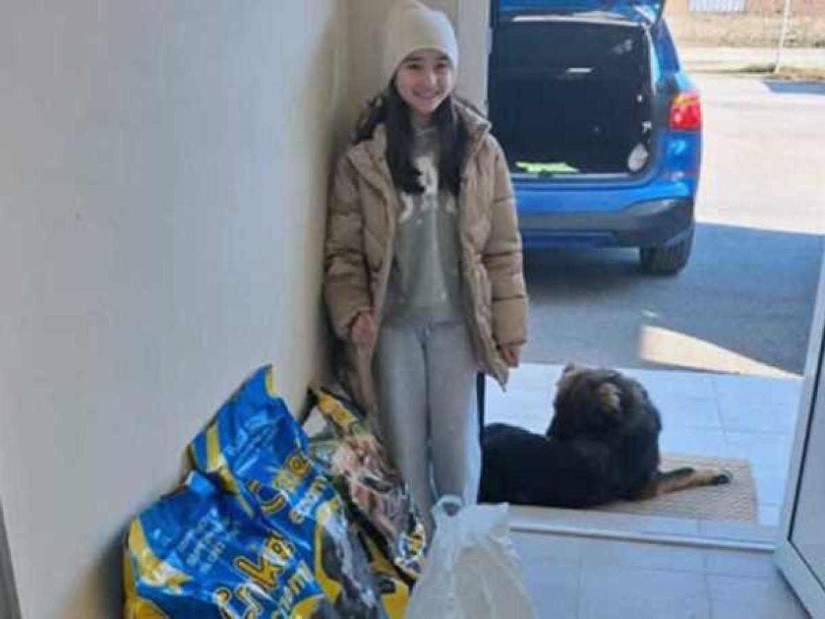 Καβάλα : Η 9χρονη Χριστίνα που δίδαξε ανθρωπιά σε όλους μας – Ξόδεψε τα χρήματα από τα κάλαντα για να ταΐσει τα αδέσποτα του Δημοτικού Κυνοκομείου