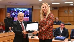 kede-proti-sinedriasi-gia-to