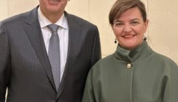 kefala-parameni-se-litourgia-to