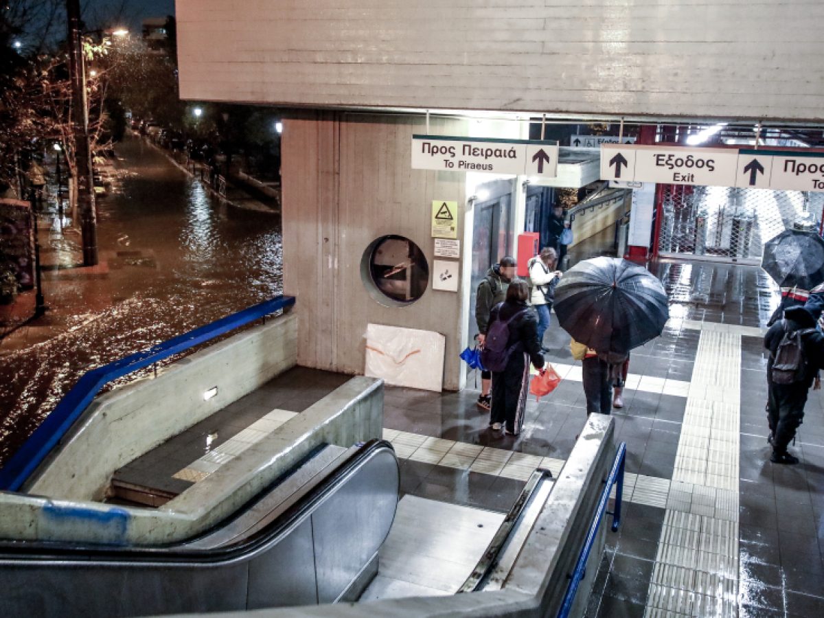 Καιρός: Έρχονται τρία διαδοχικά κύματα με βροχές και ισχυρούς ανέμους