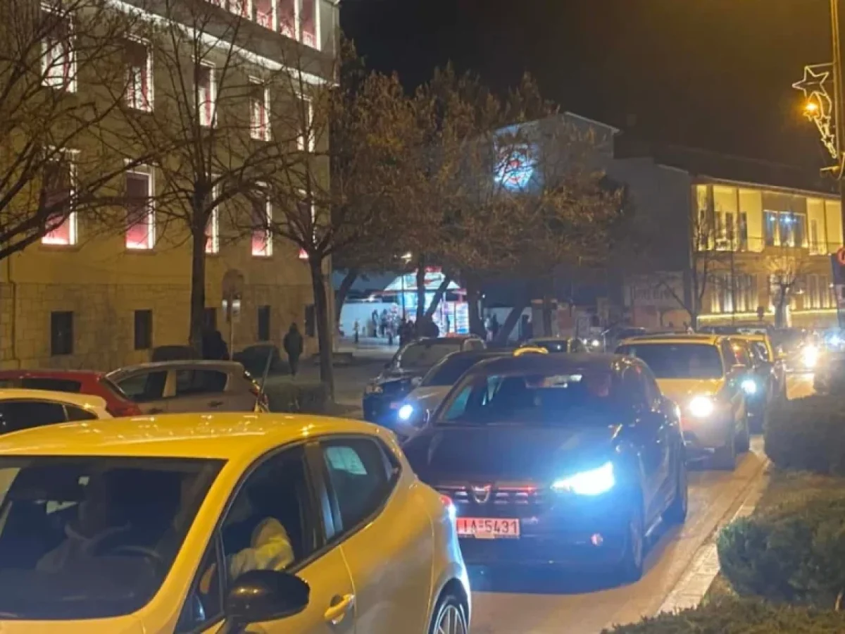 Κυκλοφοριακό «έμφραγμα» ξανά στο κέντρο των Ιωαννίνων – Μπλοκαρισμένος ο δρόμος μπροστά από το Δικαστικό Μέγαρο και την Περιφέρεια (Bίντεο – Φωτογραφίες)