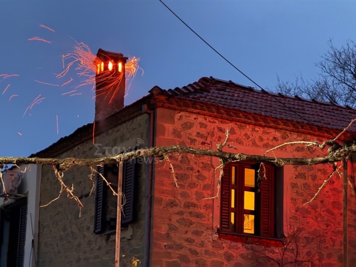 Κινητοποίηση της Πυροσβεστικής Υπηρεσίας Καλαμπάκας για φωτιά σε καμινάδα σπιτιού στο Καστράκι