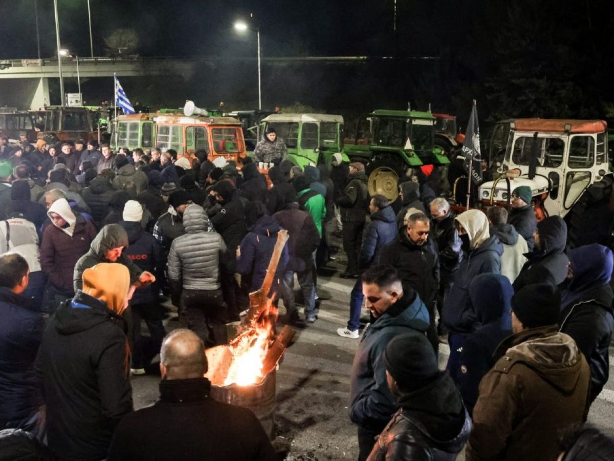 Κυβερνητικές πηγές για αγρότες: Μικρή μειοψηφία αυτοί που τίναξαν στον αέρα τον διάλογο – Σε περίπτωση κλιμάκωσης, μόνες αρμόδιες είναι οι αρχές