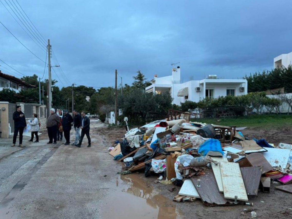 Κλιμάκιο του ΚΚΕ με επικεφαλής τον Γιάννη Γκιόκα, περιόδευσε στον Δήμο Βάρης – Βούλας – Βουλιαγμένης
