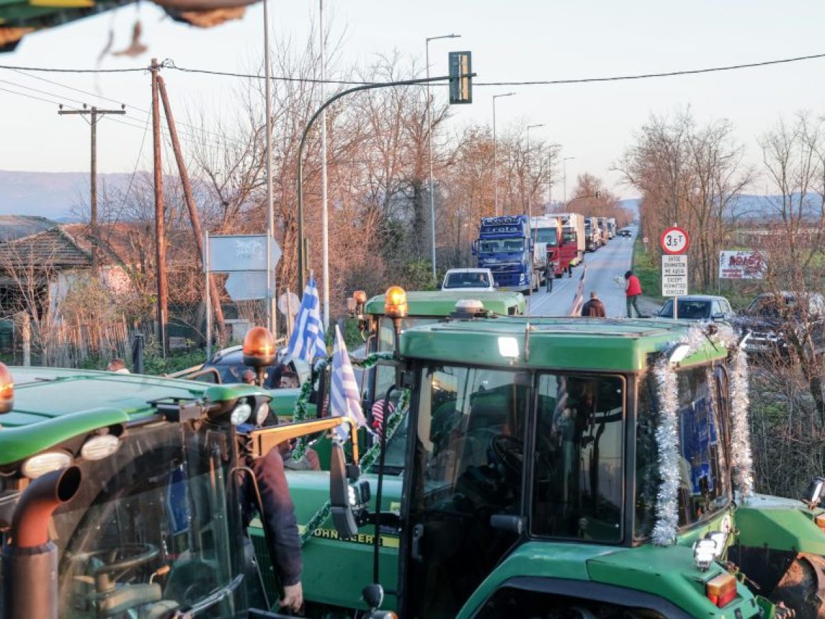 Κλιμακώνουν τις κινητοποιήσεις τους οι αγρότες – Στο τραπέζι κάθοδος με τρακτέρ στην Αθήνα