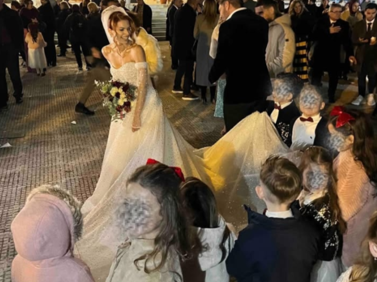 Κομοτηνή: Νηπιαγωγός παντρεύτηκε με 20 (!) παρανυφάκια, τους αγαπημένους της μαθητές