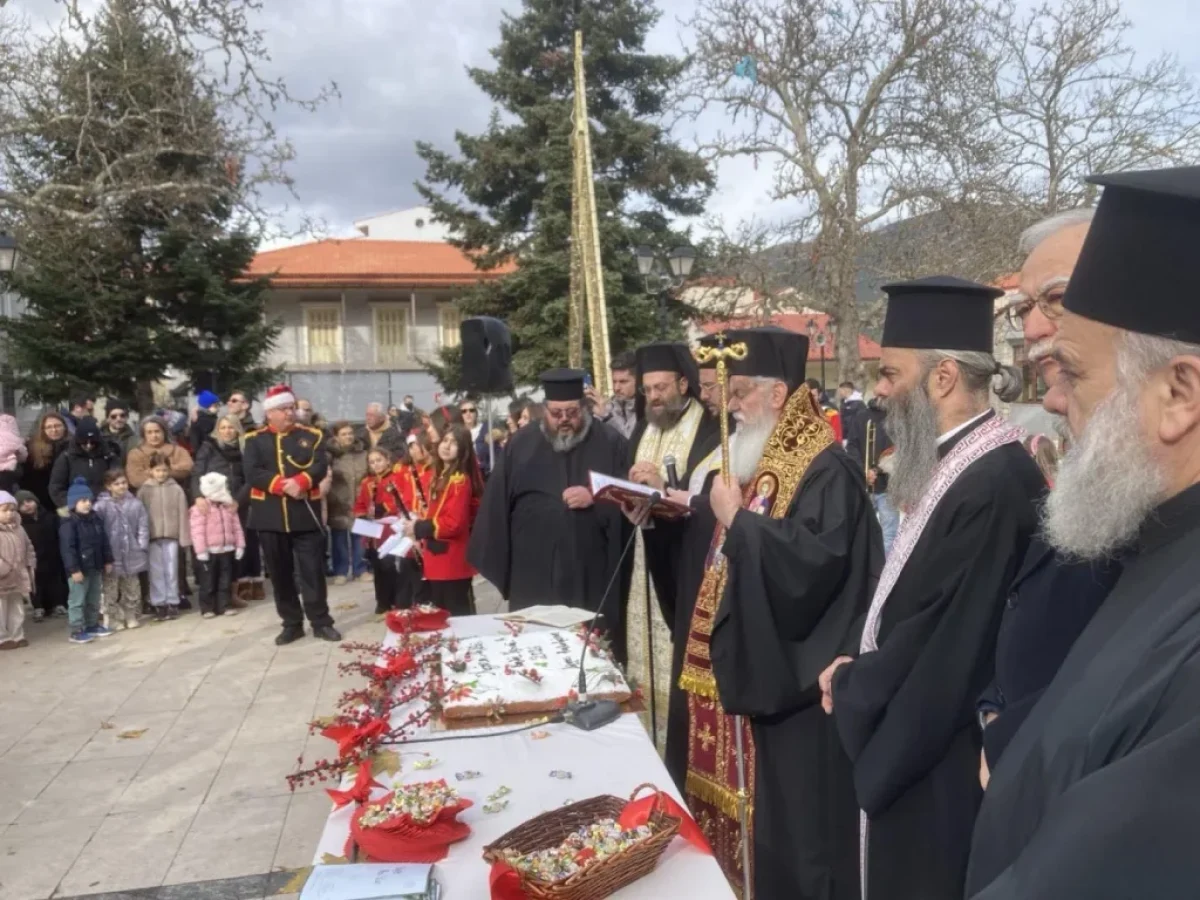 Κοπή πρωτοχρονιάτικης πίτας του Δήμου Καλαβρύτων από τον Σεβασμιώτατο Μητροπολίτη Καλαβρύτων και Αιγιαλείας κ. Ιερώνυμο