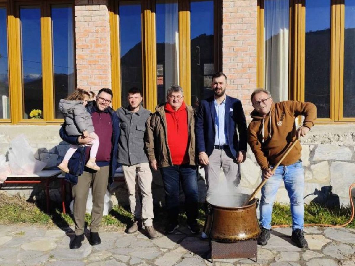 Κοπή Βασιλόπιτας και τσιγαρίδες στον Άγιο Δημήτριο