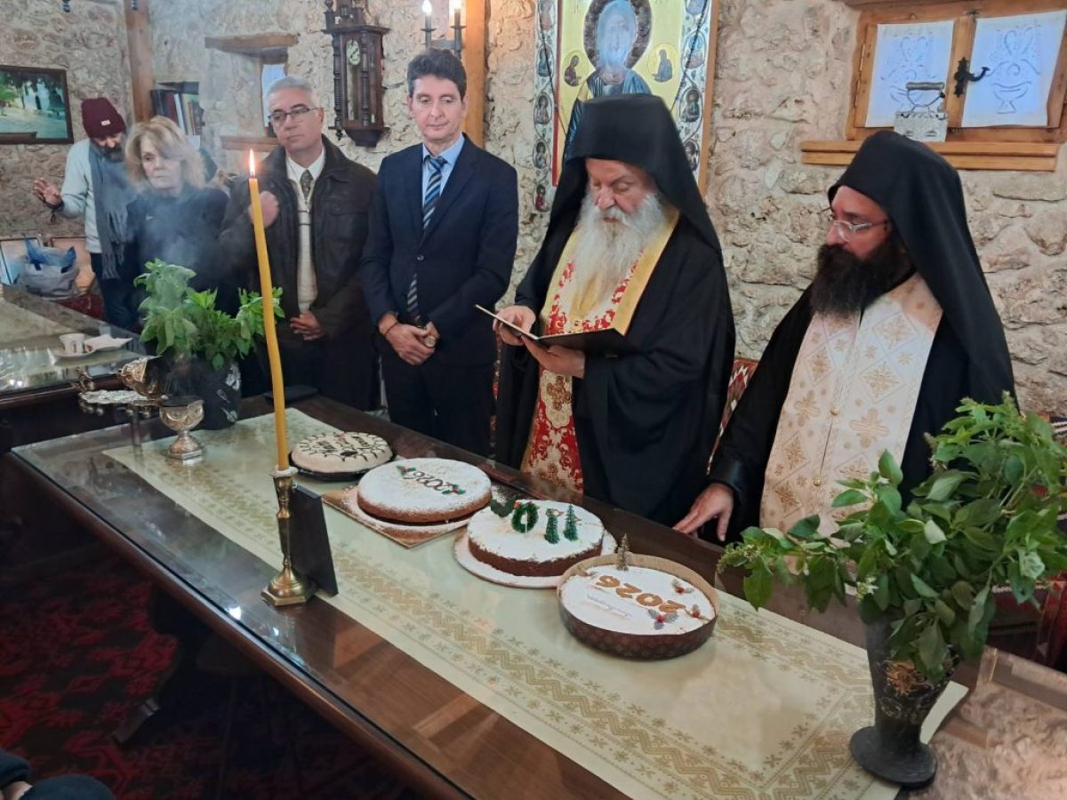 Κοπή Αγιοβασιλόπιτας στην Ιερά Μονή Φανερωμένης Λευκάδας – Κάλαντα Πρωτοχρονιάς από τη Φιλαρμονική