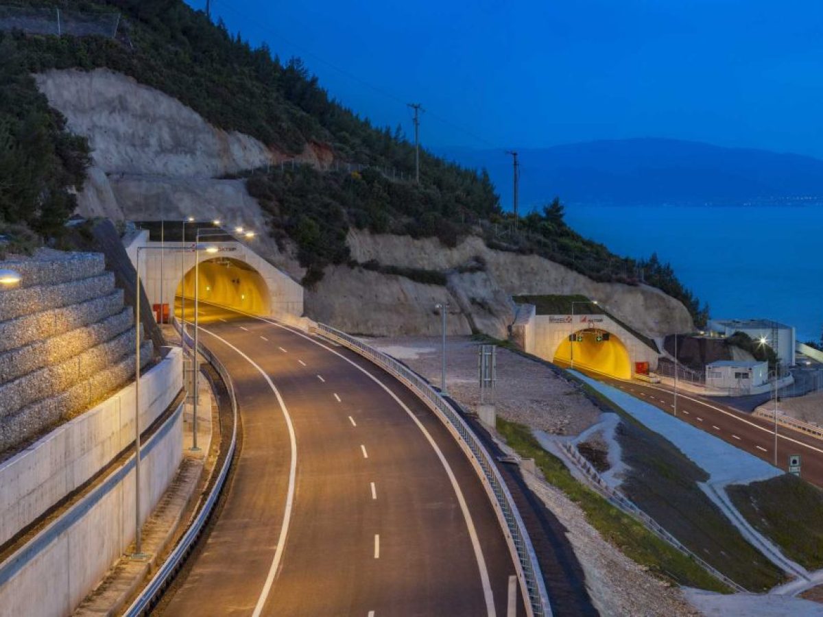 Κορίνθου – Πατρών: Κυκλοφοριακές ρυθμίσεις για εργασίες βαριάς συντήρησης στις σήραγγες Μαύρων Λιθαριών