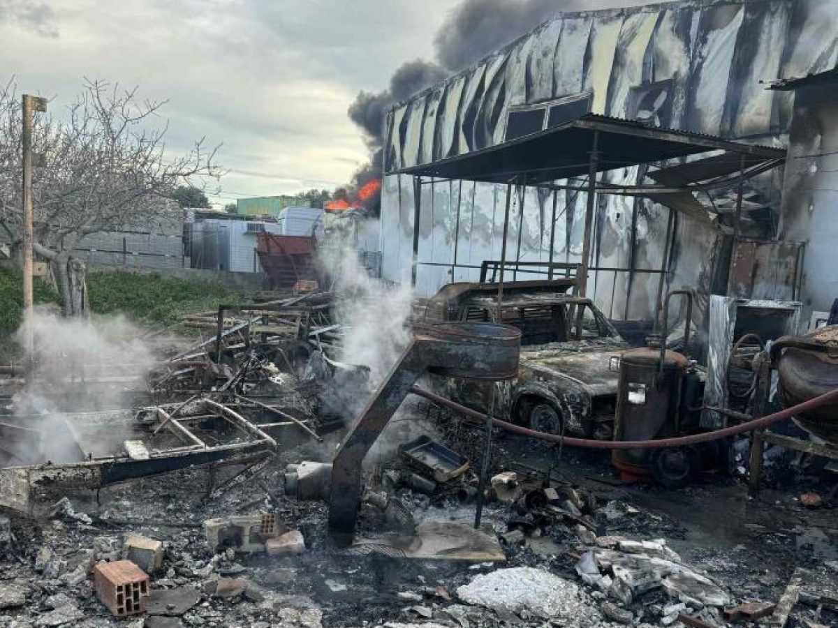 Κορωπί: Μεγάλη φωτιά τα ξημερώματα σε αποθήκες – anattica