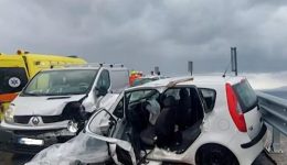 kriti-Xasame-stin-asfalto-ena