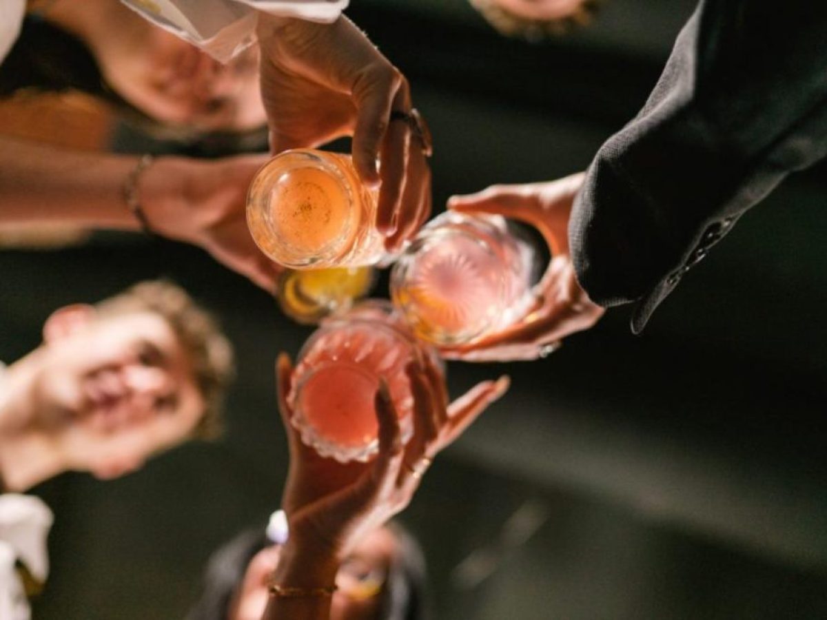 Κρήτη και αλκοόλ: Το επικίνδυνο φαινόμενο της μέθης ανηλίκων που δεν περιορίζεται