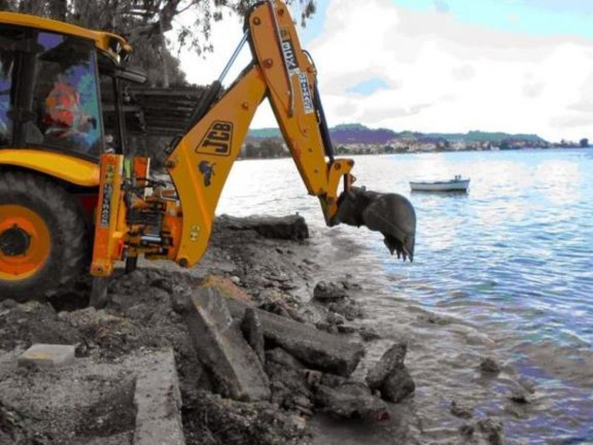 Κρήτη: “Ποδαρικό” στο νέο έτος με κατεδαφίσεις αυθαίρετων κατασκευών σε αιγιαλούς και παραλίες