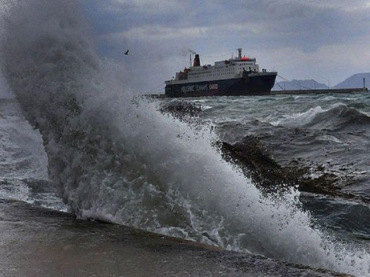Κρήτη: Σε κλοιό κακοκαιρίας με θυελλώδεις ανέμους – Η εικόνα σε λιμάνια και αεροδρόμια