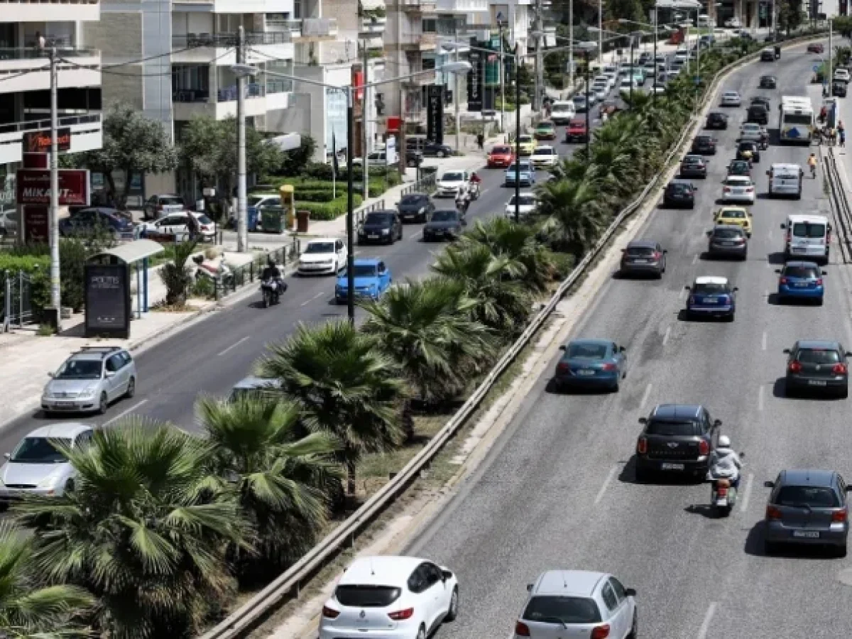 Λ. Βουλιαγμένης: «Στενεύει» και καλεί τους οδηγούς να «οπλιστούν» με υπομονή