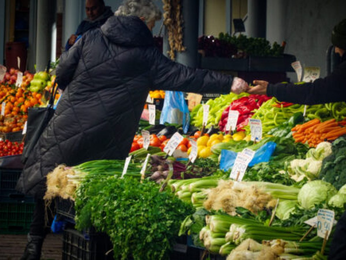 Λαϊκές αγορές: Σε πανελλαδική απεργία επ αόριστον από τις 7 Ιανουαρίου