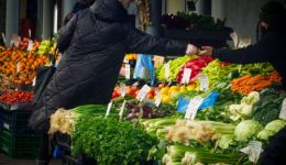 laikes-agores-se-panelladiki-apergia