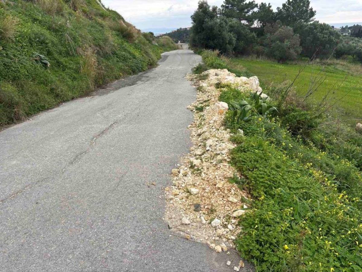 Λαϊκή Συσπείρωση Δήμου Ληξουρίου: Ασφαλτόστρωση…σαν το κούφιο το καρύδι….