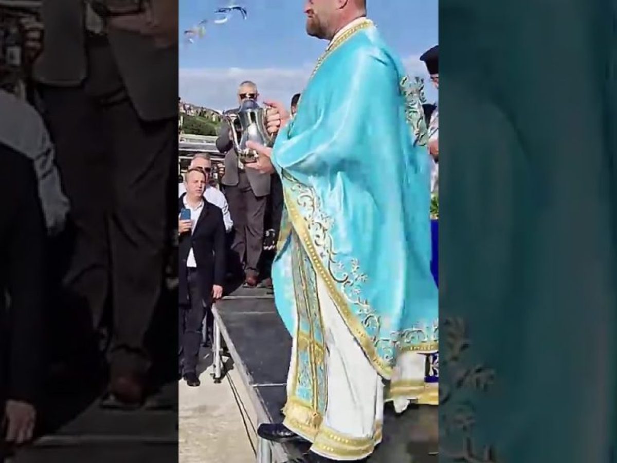 Λαμπρά Θεοφάνια στη Ραφήνα – Δοξολογία, πομπή και ρίψη του Τίμιου Σταυρού στο λιμάνι – πολλά βίντεο+φωτο RPN