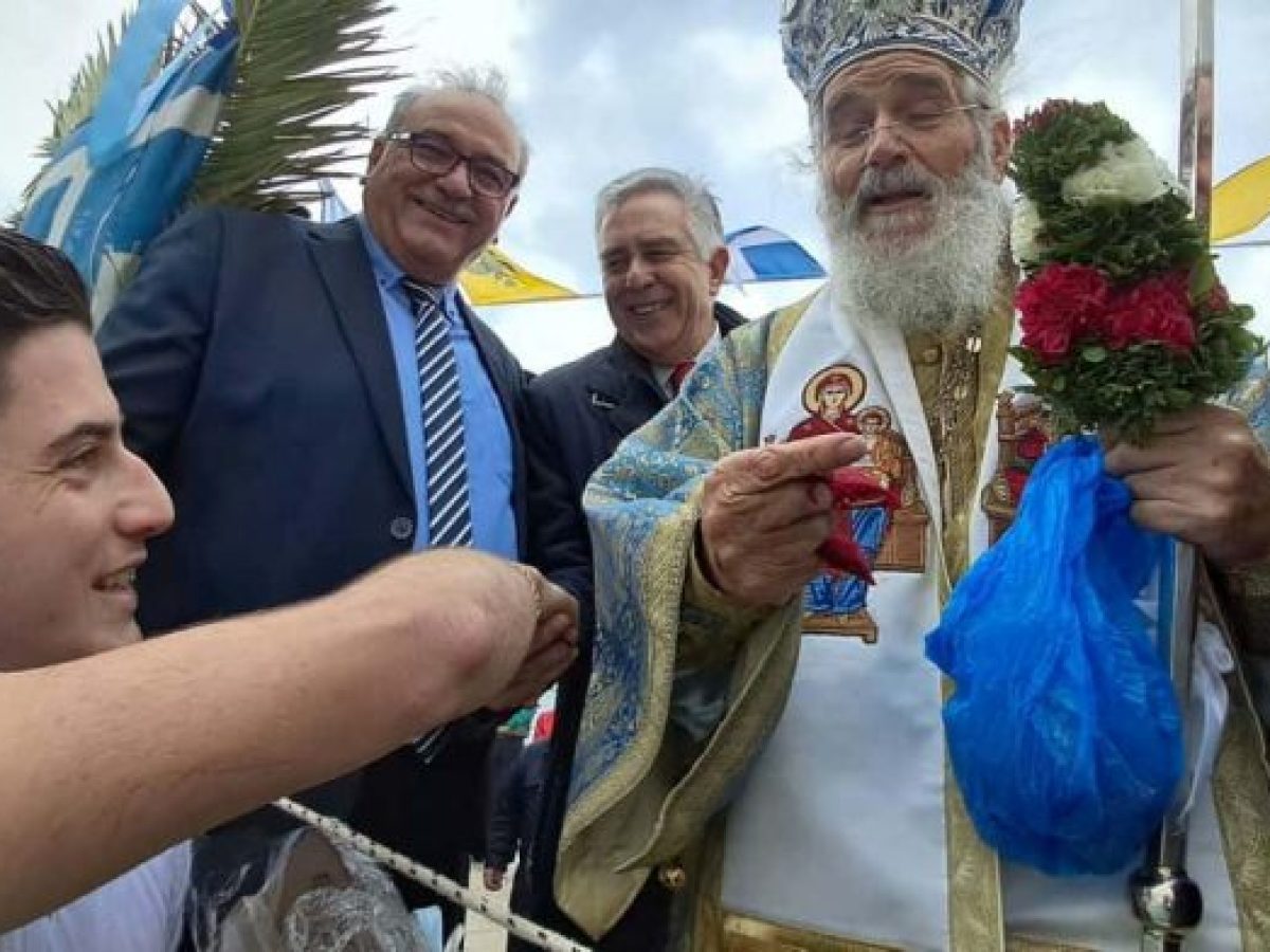 Λαμπρός ο εορτασμός των Θεοφανίων στην Κάλυμνο – Ο 17χρονος Γιάννης Μαγριπλής έπιασε τον Τίμιο Σταυρό